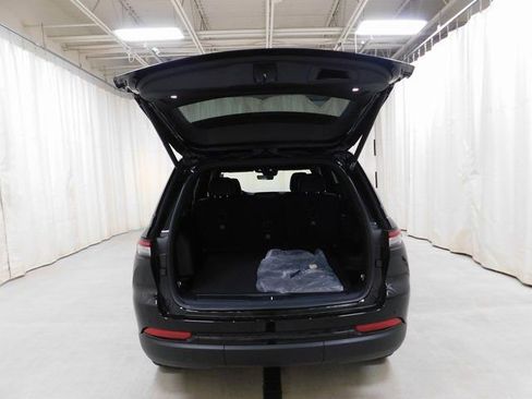 New 2025 Jeep Grand Cherokee Limited w/ Black Appearance Package image 15