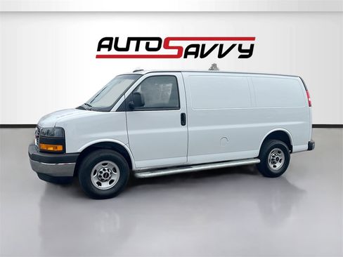 Used 2024 GMC Savana 2500 w/ Driver Convenience Package image 3
