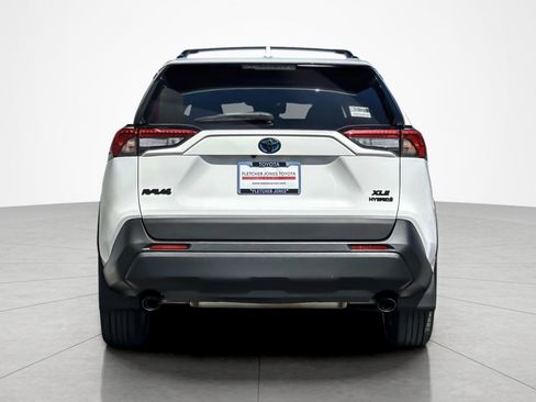 Certified 2021 Toyota RAV4 XLE w/ Convenience Package AWD/4WD image 4