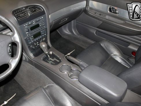 Used 2002 Ford Thunderbird image 18