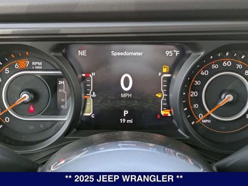 New 2025 Jeep Wrangler Unlimited Sahara w/ Technology Group AWD/4WD image 18
