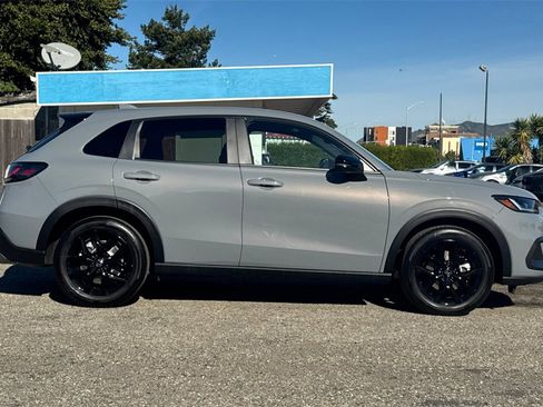 Certified 2025 Honda HR-V Sport image 3