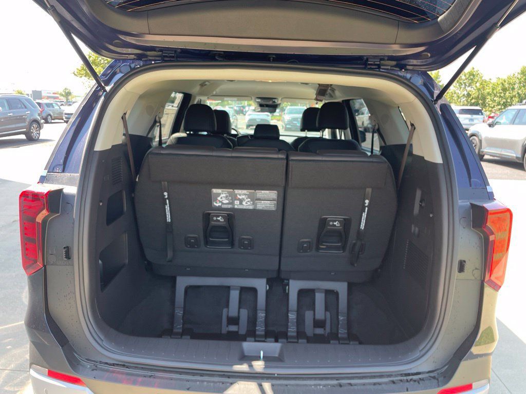 New 2027 Kia Carnival FWD image 14