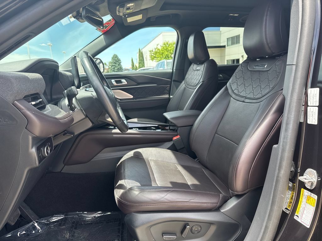 Used 2025 Ford Explorer Platinum w/ LUX Leather Package AWD/4WD image 14