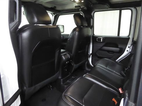 Used 2020 Jeep Wrangler Unlimited Sahara w/ Dual Top Group AWD/4WD image 27