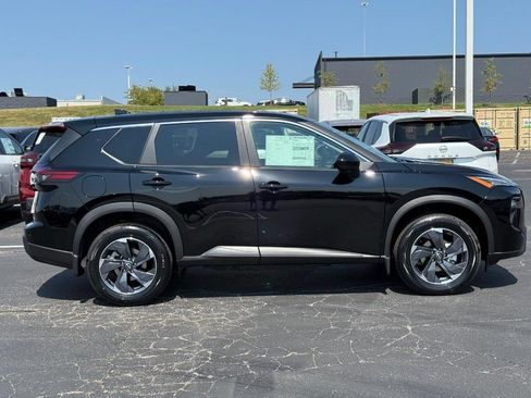 Used 2026 Nissan Rogue SV FWD image 2