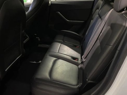 Used 2021 Tesla Model Y Long Range image 9