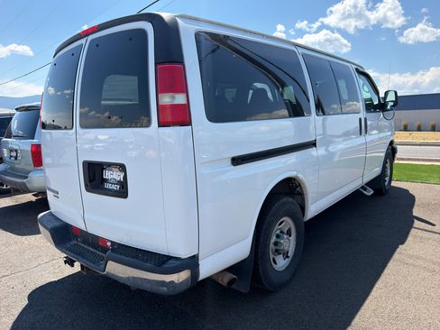 Used 2009 Chevrolet Express 3500 Passenger w/ LT Preferred Equipment Group RWD image 4