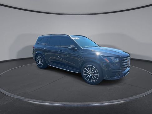 Used 2024 Mercedes-Benz GLS 580 4MATIC image 2