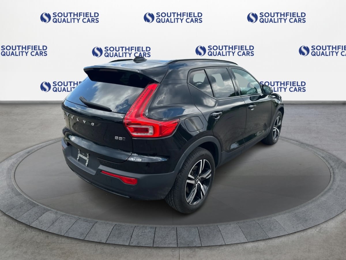 Used 2023 Volvo XC40 B5 Plus AWD/4WD image 7