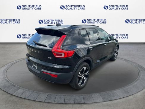 Used 2023 Volvo XC40 B5 Plus AWD/4WD image 7