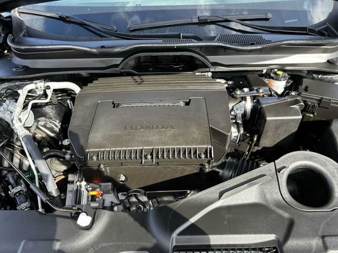 Used 2025 Honda Pilot Sport image 16