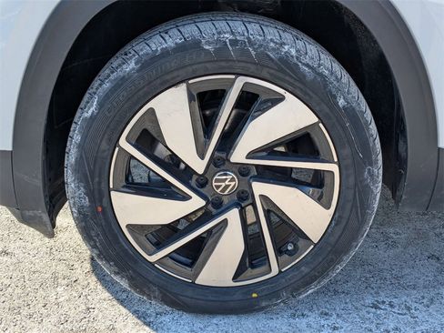 Used 2024 Volkswagen Atlas SE image 11