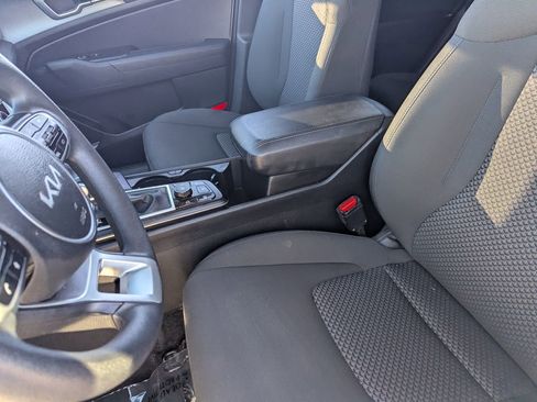 Used 2024 Kia Sportage LX image 18