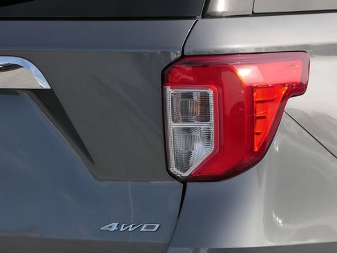 Used 2024 Ford Explorer XLT w/ Equipment Group 202A AWD/4WD image 4