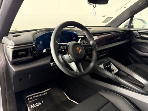 New 2025 Porsche Macan 4 Electric image 4