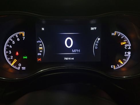 Used 2017 Jeep Grand Cherokee Altitude image 23