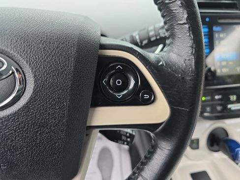 Used 2016 Toyota Prius Three image 19