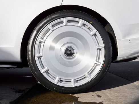 Used 2025 Land Rover Range Rover SE image 17