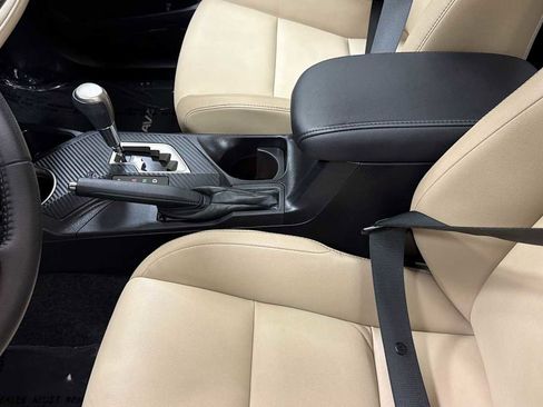 Used 2013 Toyota RAV4 Limited AWD/4WD image 23