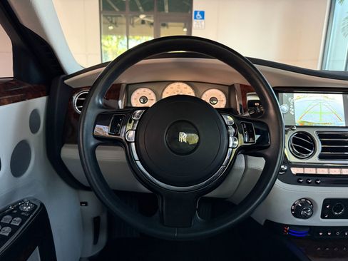 Used 2013 Rolls-Royce Ghost image 33