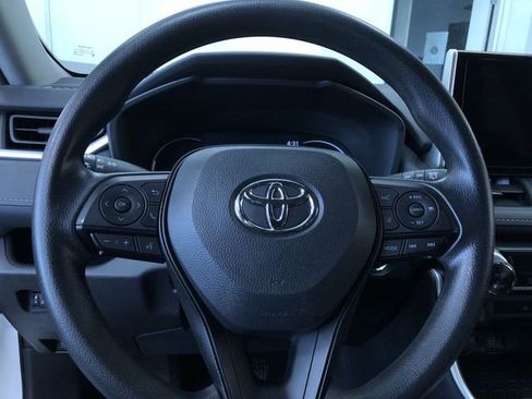 Used 2025 Toyota RAV4 XLE AWD/4WD image 25