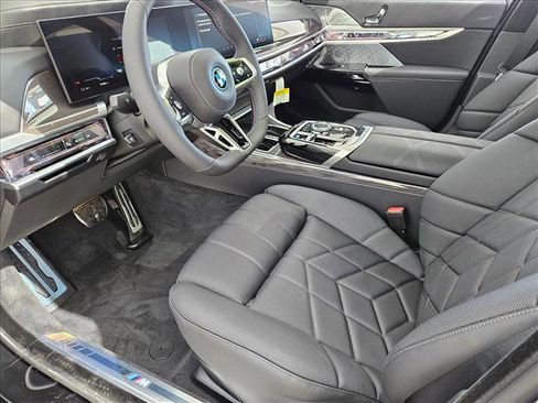 New 2026 BMW i7 M70 w/ Executive Package image 9