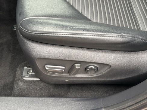 Used 2021 Toyota Highlander XSE image 19