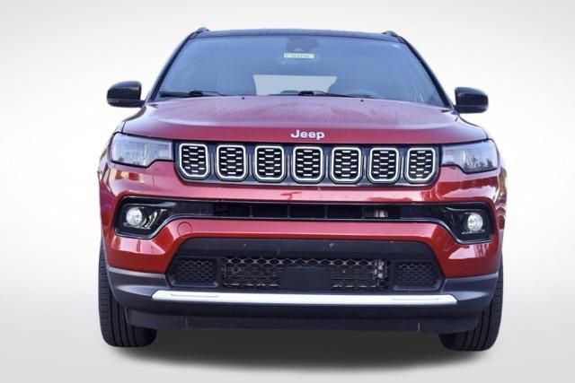 Used 2025 Jeep Compass Limited AWD/4WD image 5