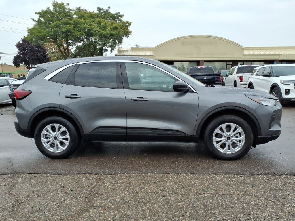 Used 2024 Ford Escape Active w/ Tech Pack #1 AWD/4WD image 6