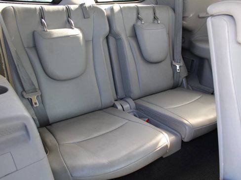 Used 2011 Toyota Highlander SE image 7