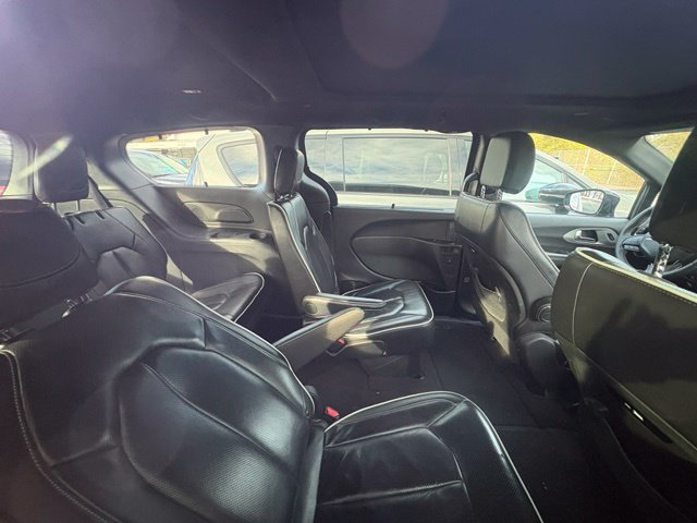 Used 2025 Chrysler Pacifica Limited FWD image 23