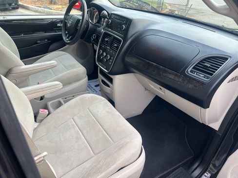 Used 2013 Dodge Grand Caravan SE image 20