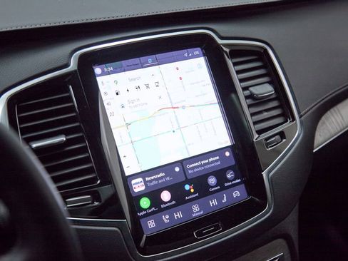 Certified 2023 Volvo XC90 T8 Ultimate w/ Protection Package Premier AWD/4WD image 17