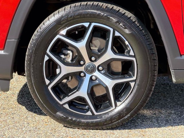 Certified 2025 Jeep Compass Limited AWD/4WD image 9