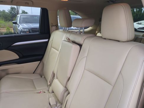 Used 2016 Toyota Highlander XLE AWD/4WD image 31