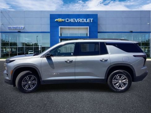 Used 2024 Chevrolet Traverse LT FWD image 5