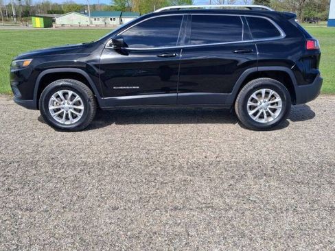 Used 2019 Jeep Cherokee Latitude w/ Popular Appearance Group AWD/4WD image 1