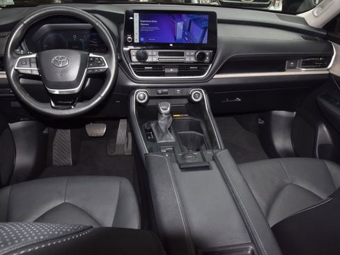 Used 2024 Toyota Grand Highlander FWD image 17