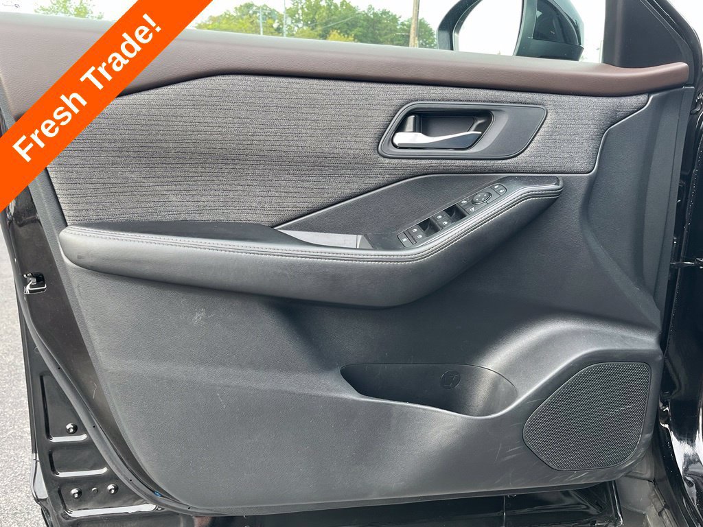 Used 2021 Nissan Rogue SV AWD/4WD image 14