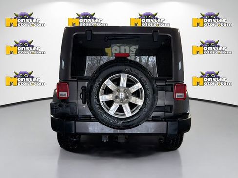 Used 2018 Jeep Wrangler Unlimited Sahara w/ Dual Top Group image 5