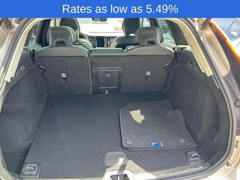 Used 2023 Volvo XC60 B5 Plus image 12