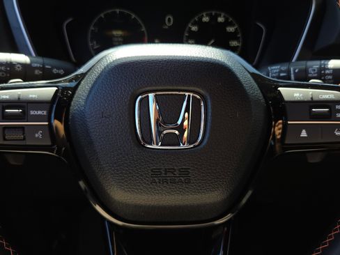 Used 2025 Honda Pilot Sport image 33