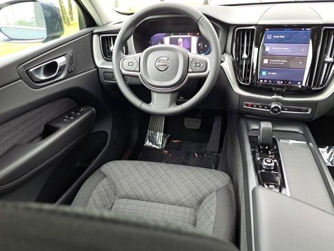 Used 2023 Volvo XC60 B5 Core image 10