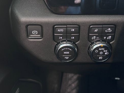 Certified 2024 GMC Sierra 2500 SLT w/ SLT Premium Package image 25