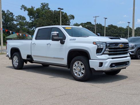 Used 2025 Chevrolet Silverado 3500 High Country w/ High Country Premium Package AWD/4WD image 2