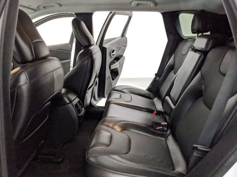 Used 2021 Jeep Cherokee Latitude Lux w/ Comfort/Convenience Group AWD/4WD image 16