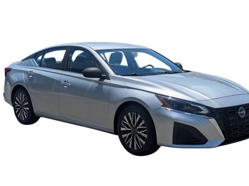 Used 2025 Nissan Altima 2.5 SV FWD image 3