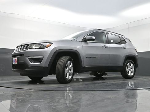Used 2018 Jeep Compass Latitude w/ Safe & Security Group image 24