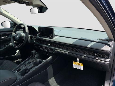 Certified 2025 Honda Accord SE image 33